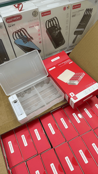 Estojo Organizador e Testador De Baterias Aa E Aaa Com Compartimentos Tomate